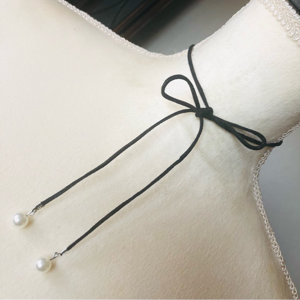 Elegant black suede cord faux pearl accent choker necklace